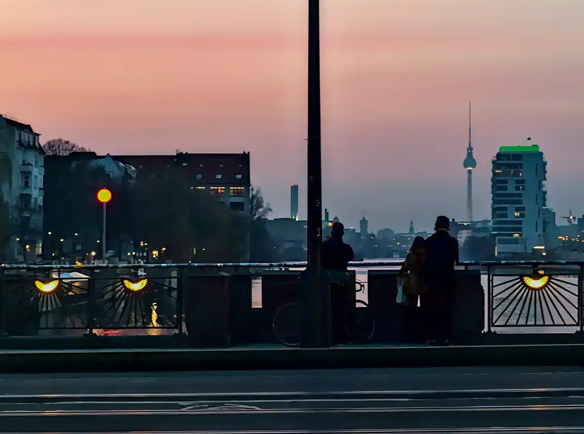 U-Bahn auf der Oberbaumbrücke (ÖPNV zuerst)